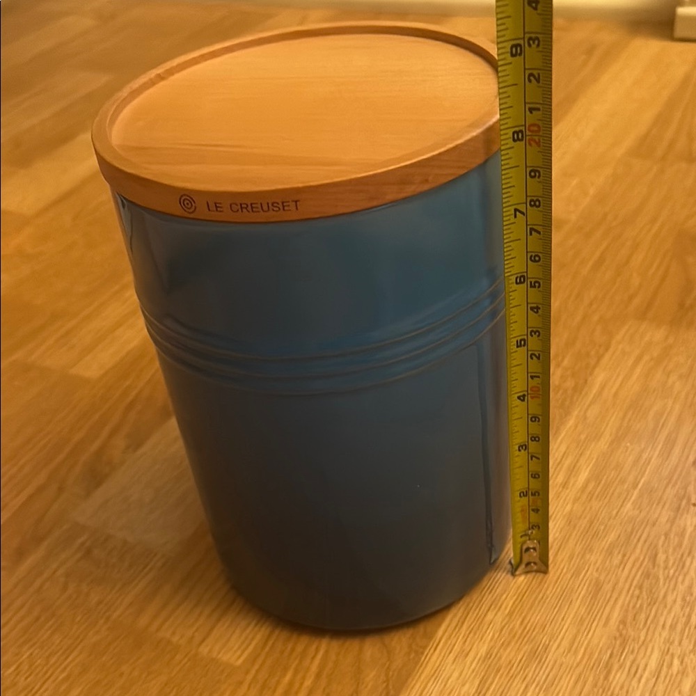 Le Creuset 14cm Large 2.5 quart Canister With Wood Lid Canister, Marseille Blue. - Picture 8 of 10
